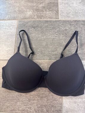 Skims women’s onyx, fits everybody T-shirt bra, 36C